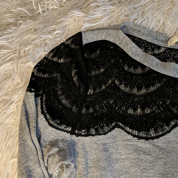 Gray sweater with eyelash detail - Picture 3 of 3